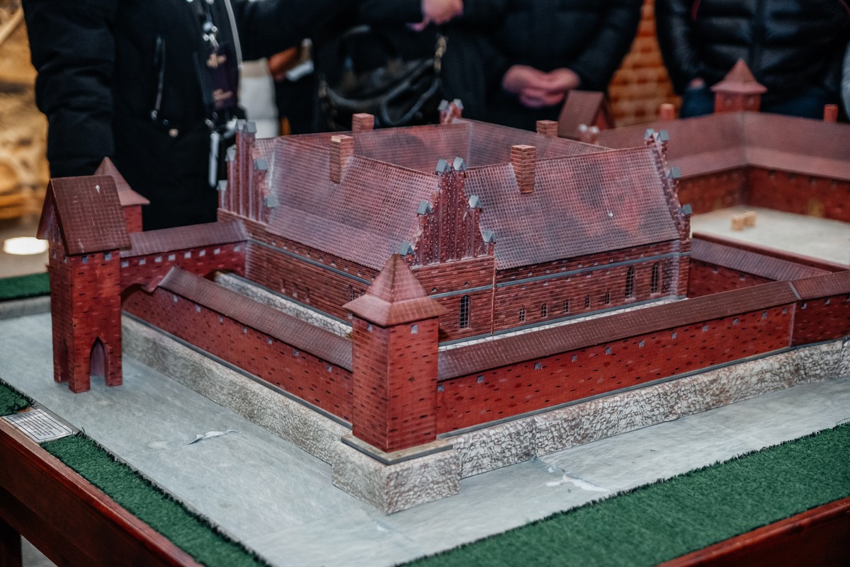 Легенды ушедших эпох: кирхи и замки — из Калининграда