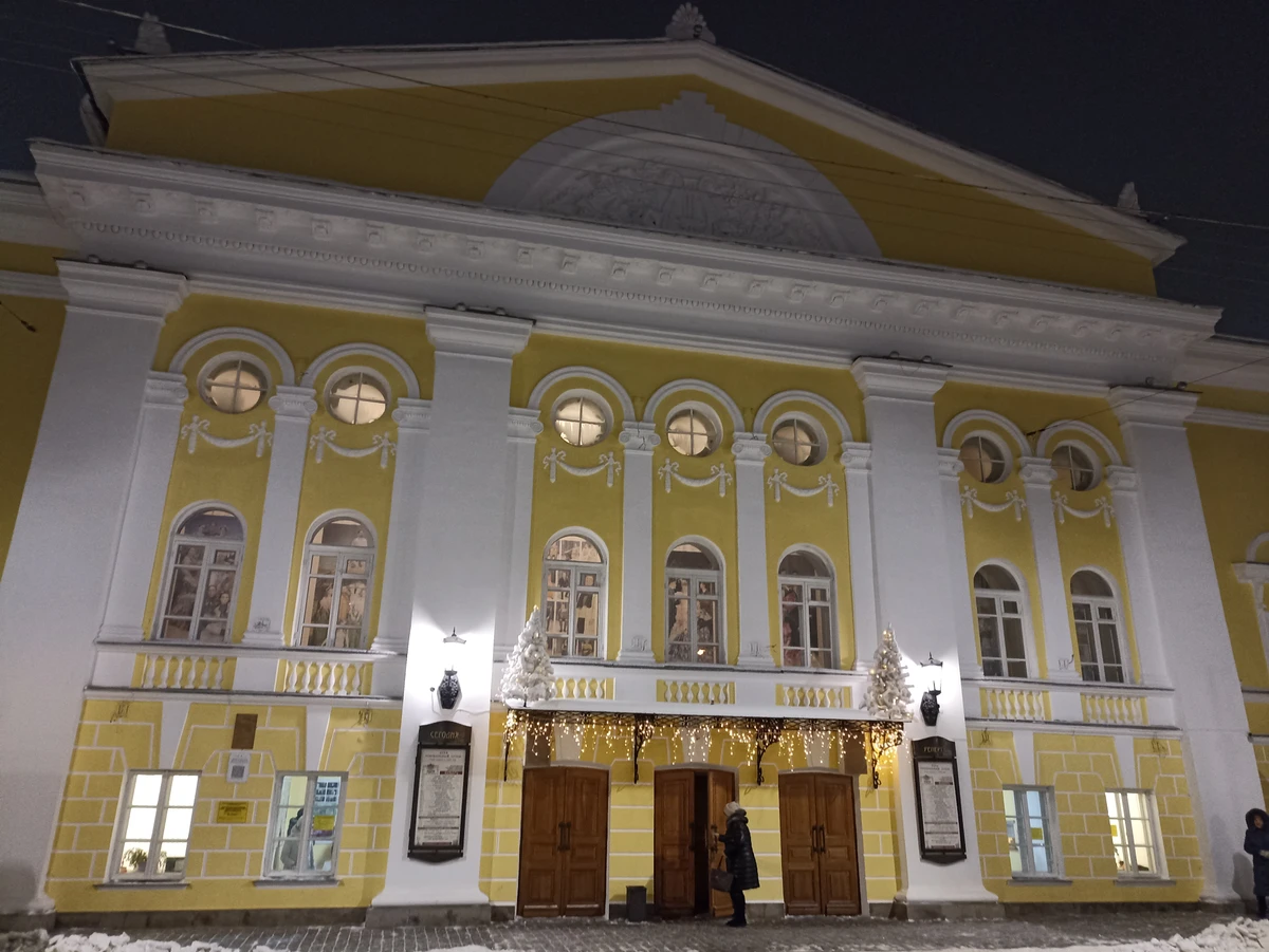 В гости к фонарщику: вечерняя прогулка по Костроме