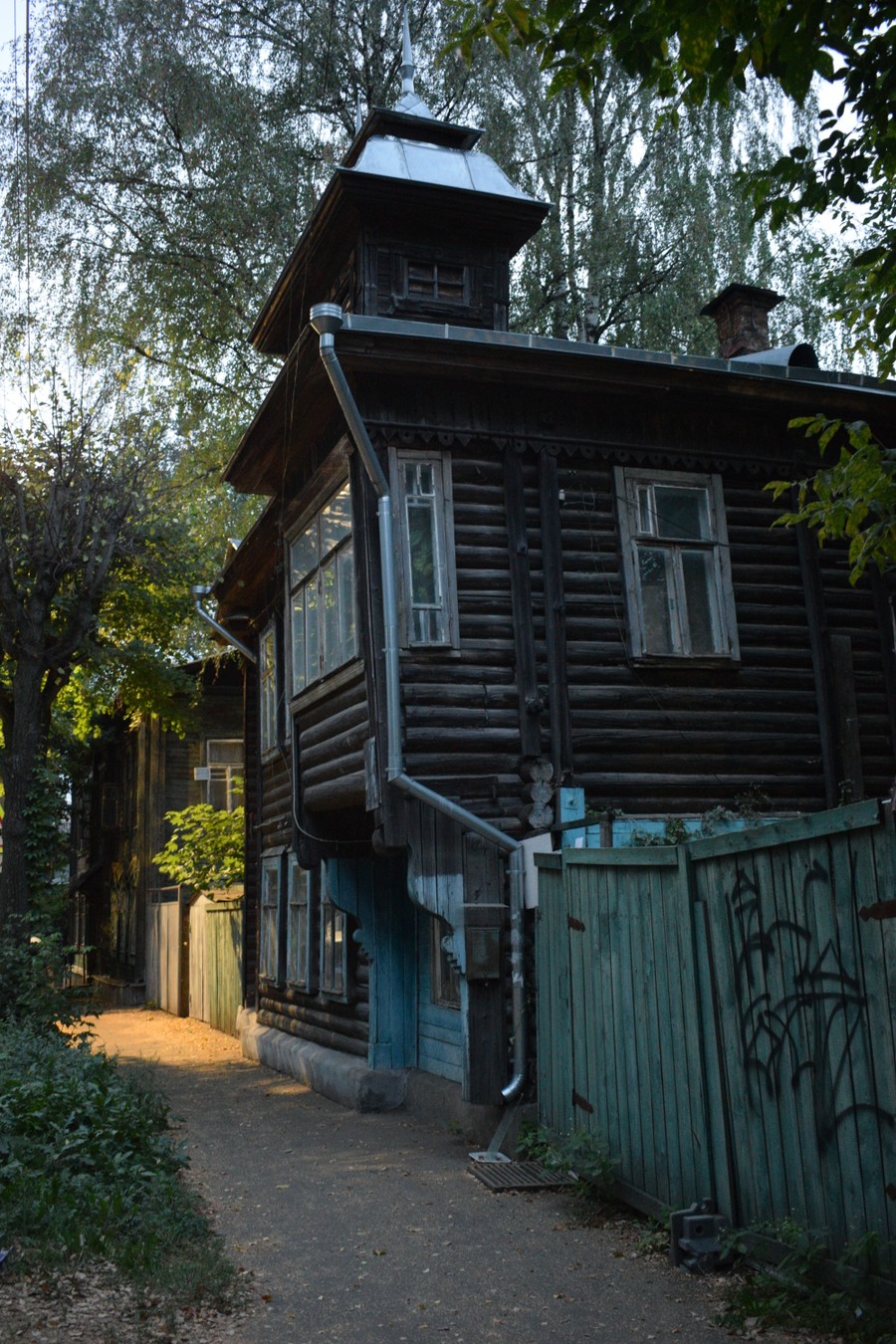 Улица Ивановская в Костроме: огонёк просвещения за деревянными ставнями