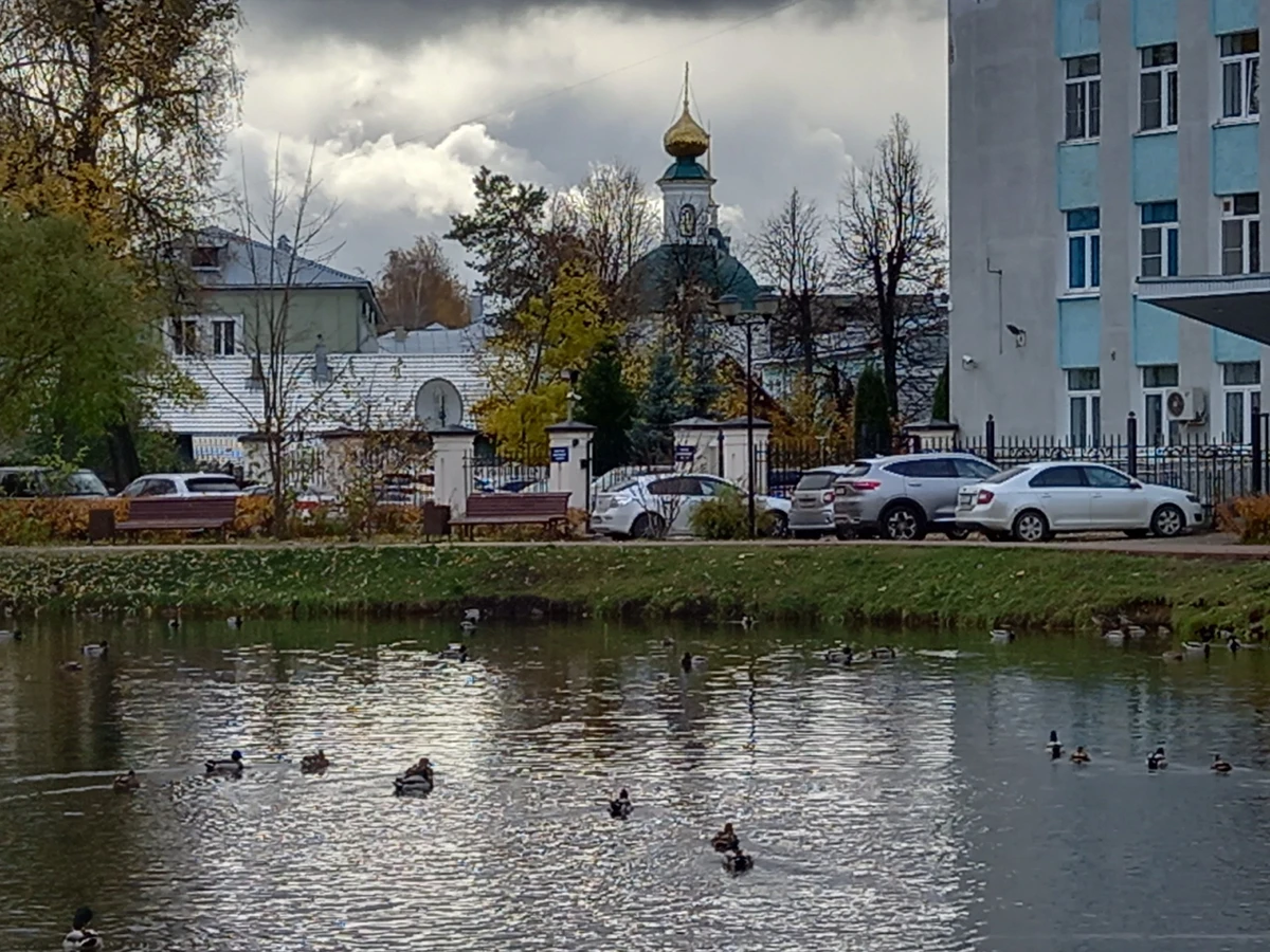 Заглянуть за наличник — разглядеть Кострому!
