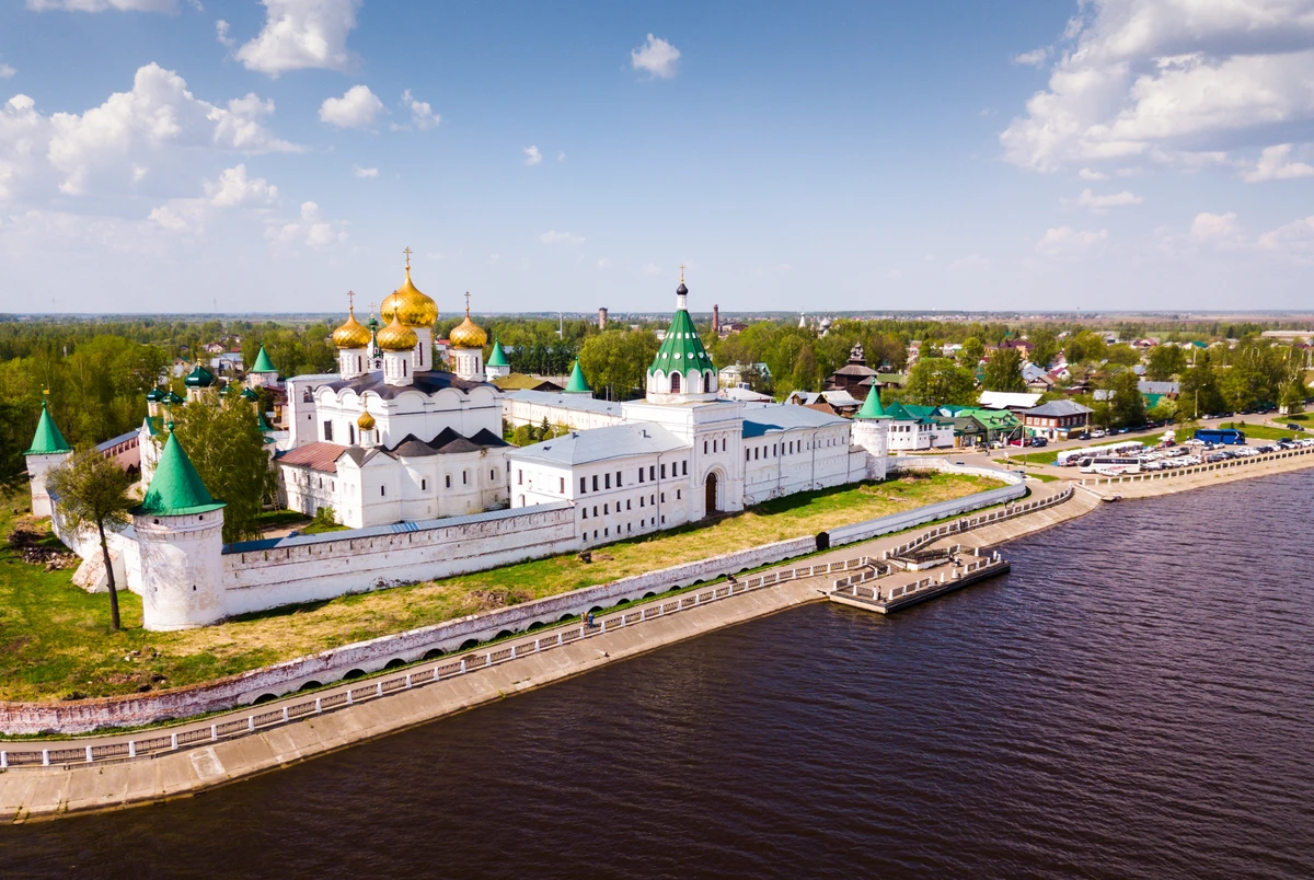 Кострома: прогулка по центру и подъём на колокольню