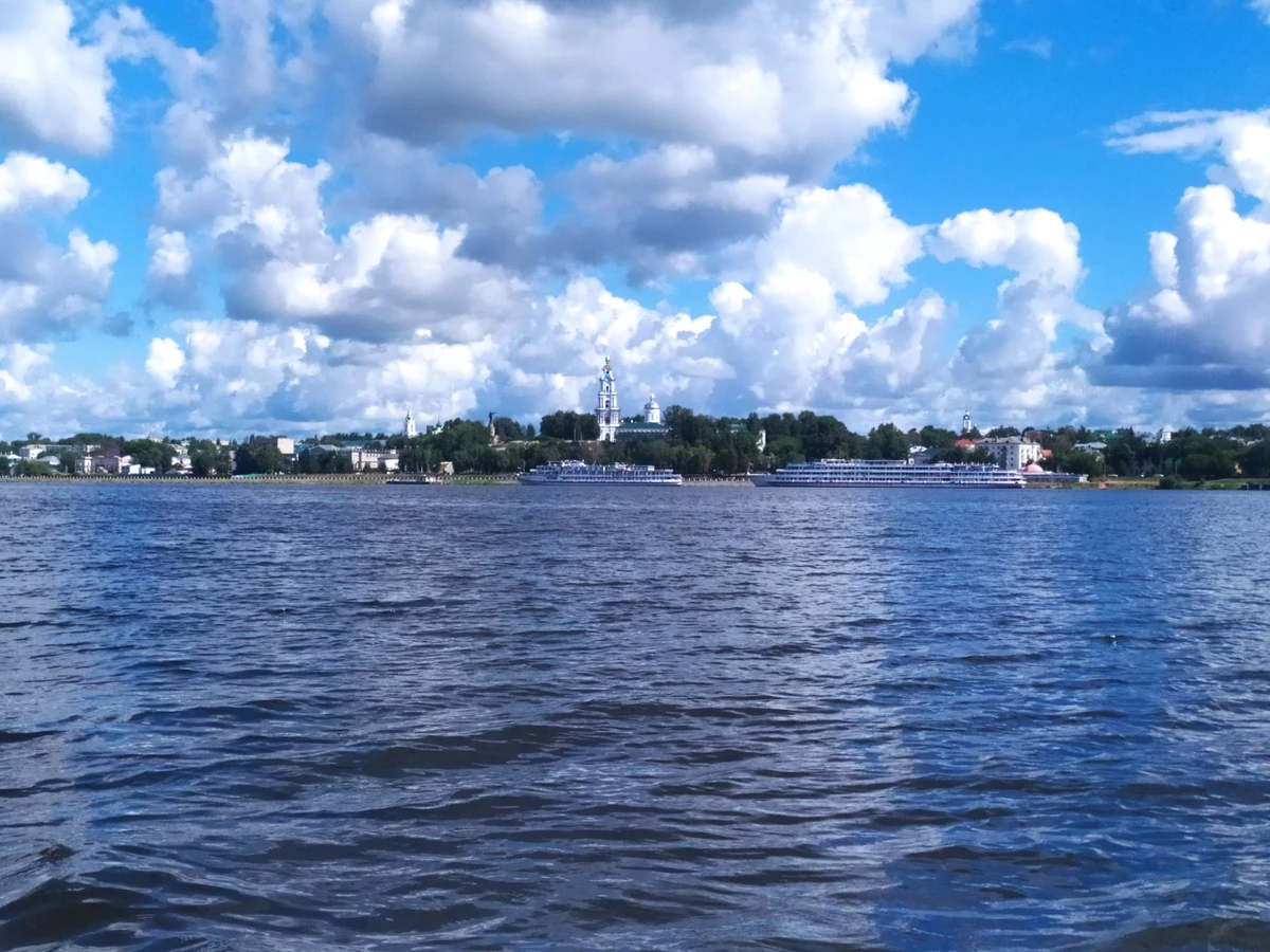 Кострома с воды: знакомые виды в новом ракурсе