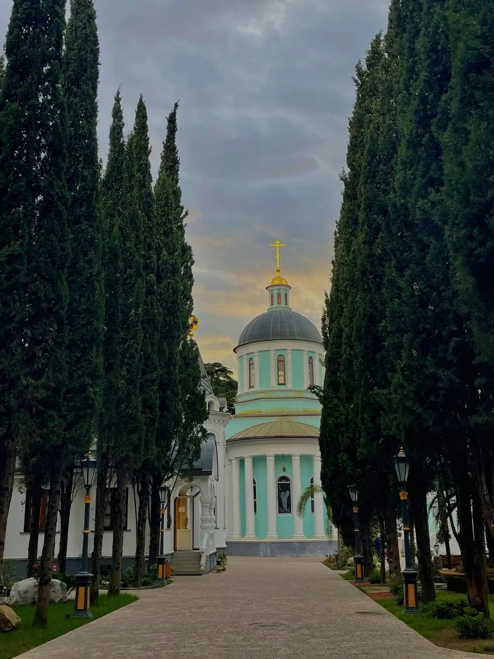 Сочи — город миллионеров и революционеров