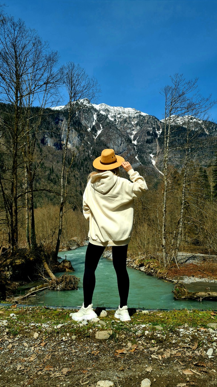 Абхазия — топовая и нетуристическая (из Красной Поляны)