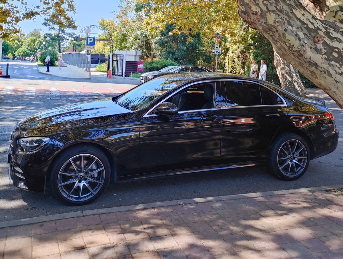 Трансфер из аэропорта в Сочи на автомобиле Mercedes-Benz E-Class