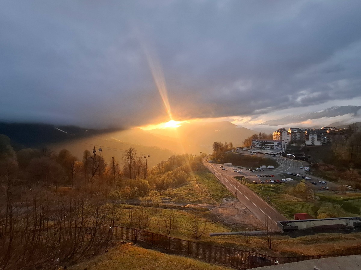 Мотопрогулка на закате в горах