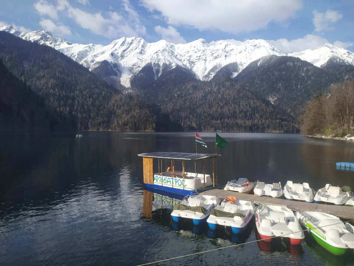 На внедорожниках — к красавице-Рице и великану Гегскому водопаду