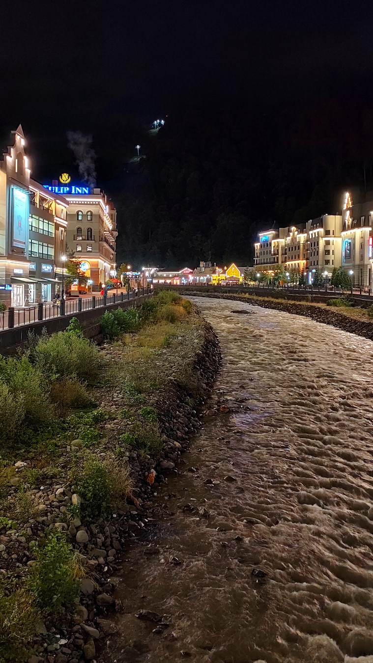 Мотопрогулка на закате в горах